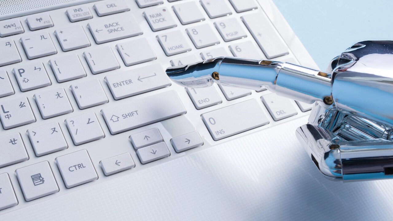 Sztuczna inteligencja w biznesie. Obowiązki prawne firm według AI ACT